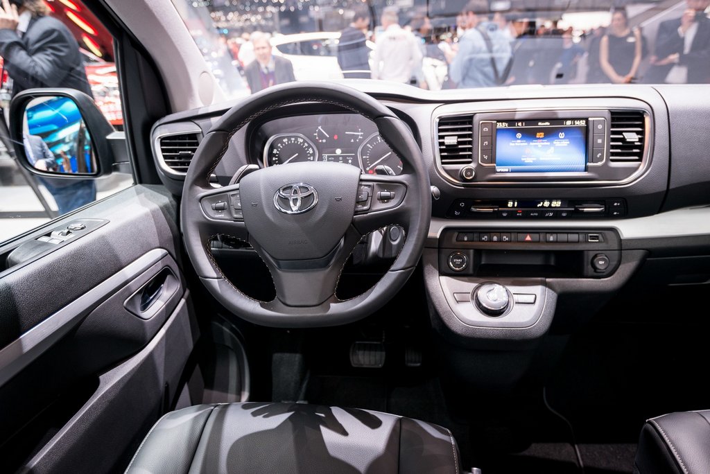 Pregled Toyota Verso Proace