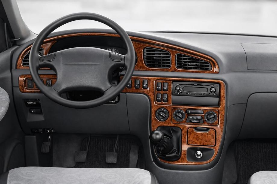 Kia Carnival 2002–2013 Obloge armaturne plošče Image