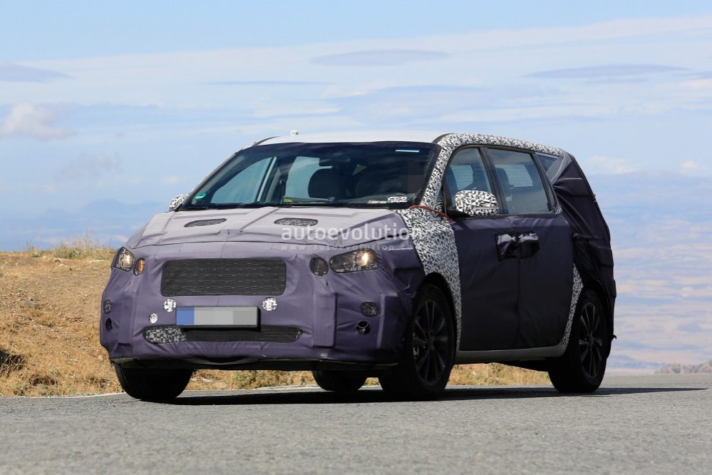 KIA je začela testirati novi model enoprostorca Sedona