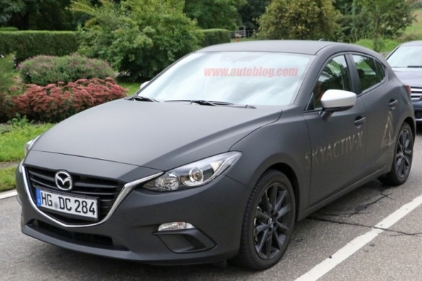 Mazda bo predstavila novo 3 z inovativnim motorjem