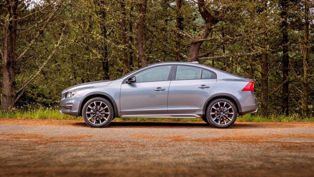 Švedska limuzina Volvo S60 Cross Country z izboljšano prehodnostjo