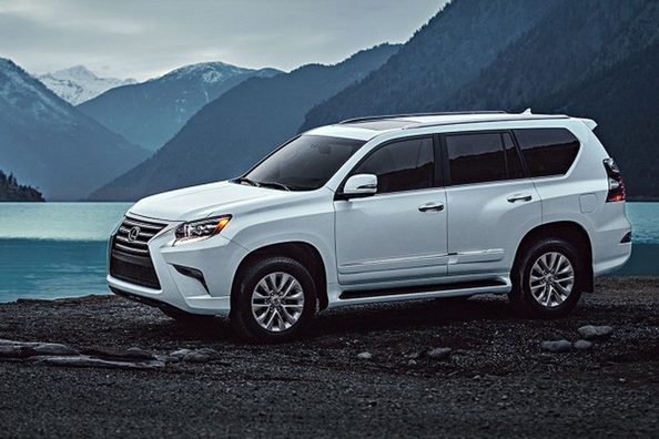 Robustnost in prefinjenost v prenovljenem SUV-ju Lexus GX 460