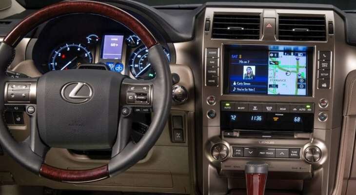 Robustnost in prefinjenost v prenovljenem SUV-ju Lexus GX 460