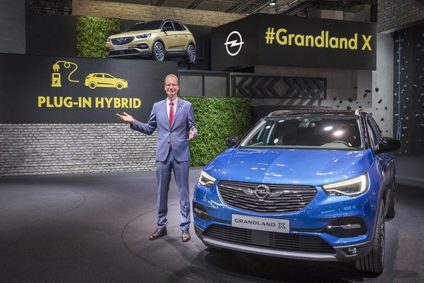 Opel je predstavil svoj prvi hibridni avtomobil