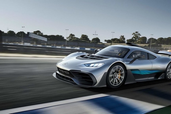 Električni hiperavto Mercedes-AMG Project One z 1000 »konji«