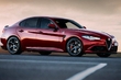 Italijanska karizma v limuzini Alfa Romeo Giulia fotografija 2