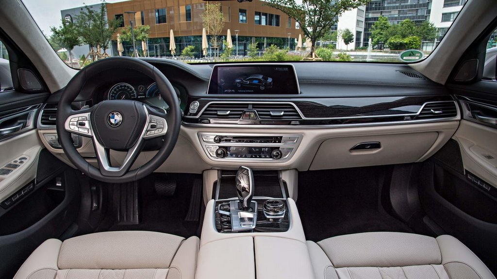 BMW bo 7. serijo dopolnil s hibridnimi modeli