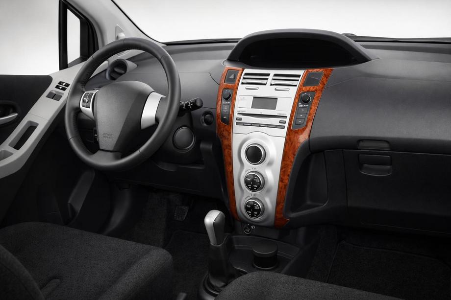 Toyota Yaris 2006–2011 Obloge armaturne plošče Fotografija 1