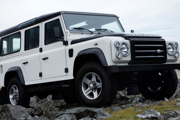 Novi Land Rover Defender bo dobil električno različico