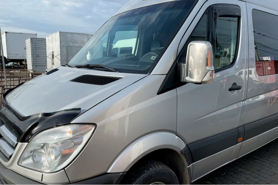Mercedes Sprinter W906 2006–2018 Lepljeni vetrni deflektorji za okna (2 kos, HIC) Fotografija 10
