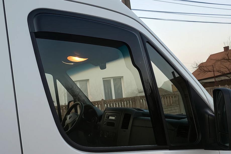 Mercedes Sprinter W906 2006–2018 Lepljeni vetrni deflektorji za okna (2 kos, HIC) Fotografija 2