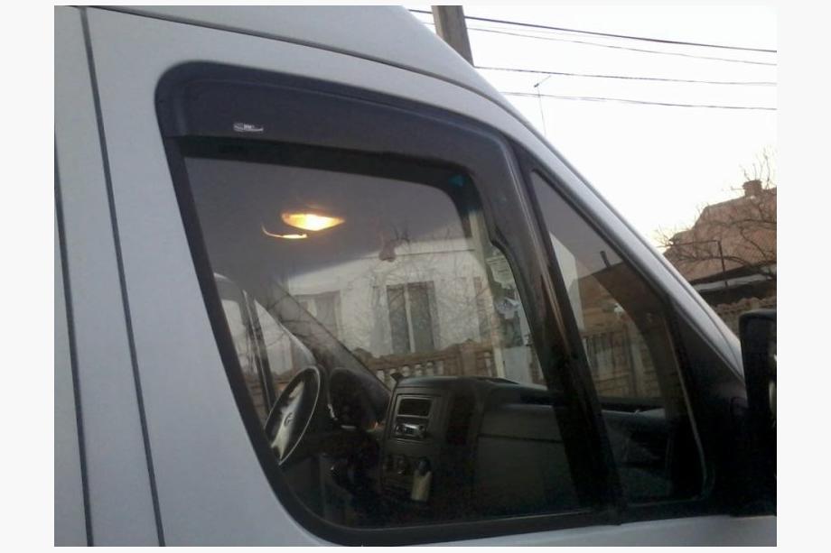Mercedes Sprinter W906 2006–2018 Lepljeni vetrni deflektorji za okna (2 kos, HIC) Fotografija 6