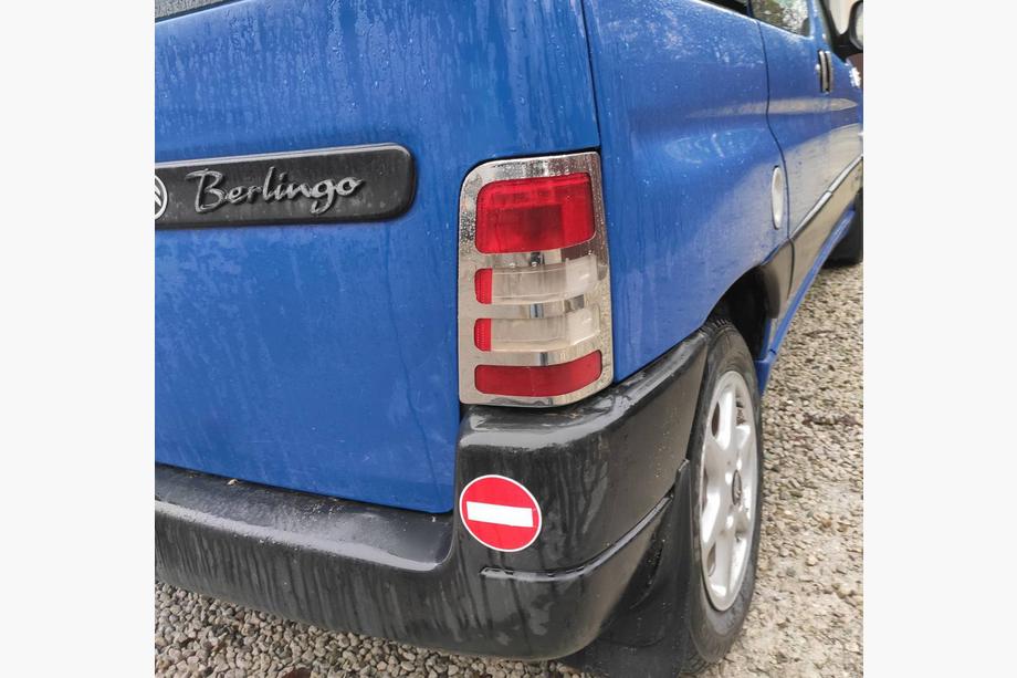Citroen Berlingo 1996–2008 Okrasni pokrovi zavornih luči (2 kosa, nerjaveče jeklo) OmsaLine - italijansko nerjavno jeklo Fotografija 4