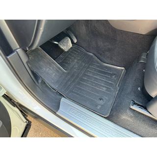 Gumijasti tepihi za potniški prostor (4 kosi, Stingray Premium)
