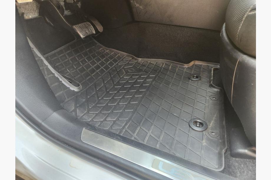Lexus NX 2014–2021 Gumijasti tepihi za potniški prostor (4 kosi, Stingray Premium) Image