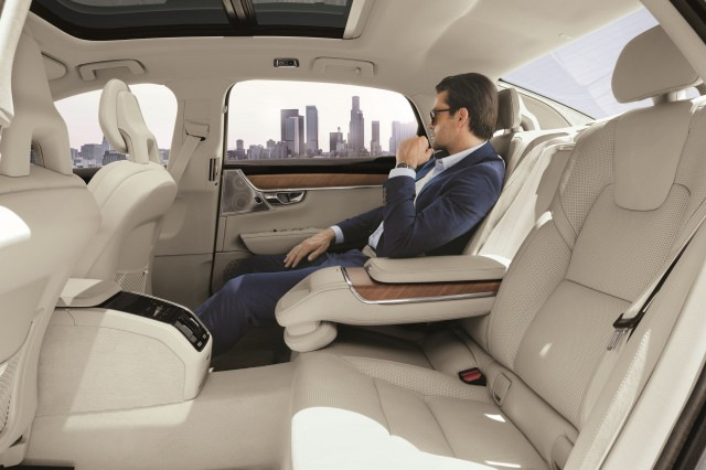 Pregled prenovljene limuzine Volvo S90
