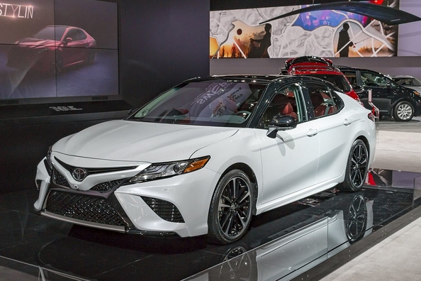 Pregled modelnega leta 2018 Toyota Camry