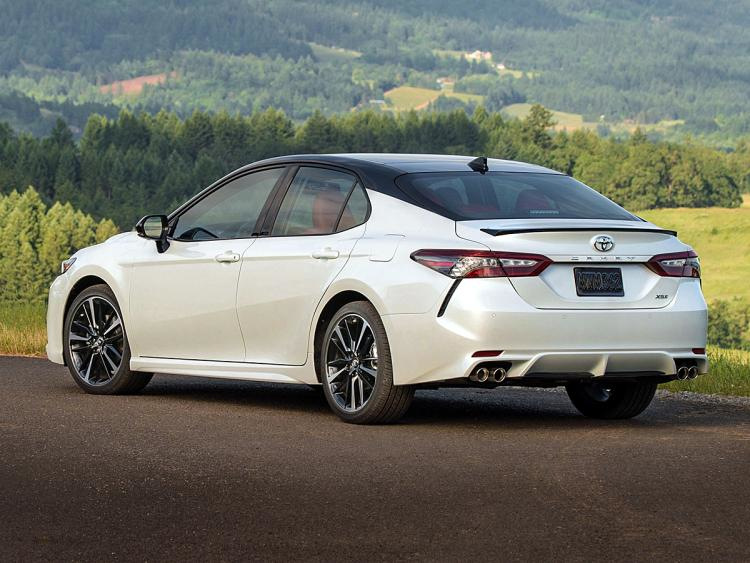Pregled modelnega leta 2018 Toyota Camry