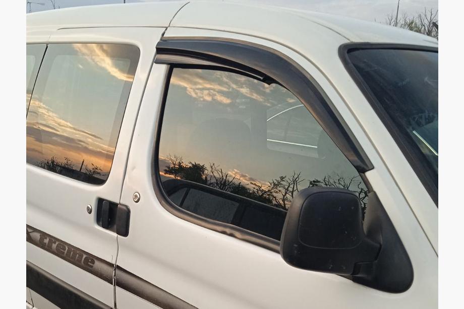 Citroen Berlingo 1996–2008 Vetrni deflektorji oken (2 kos, Sunplex Sport) Fotografija 1
