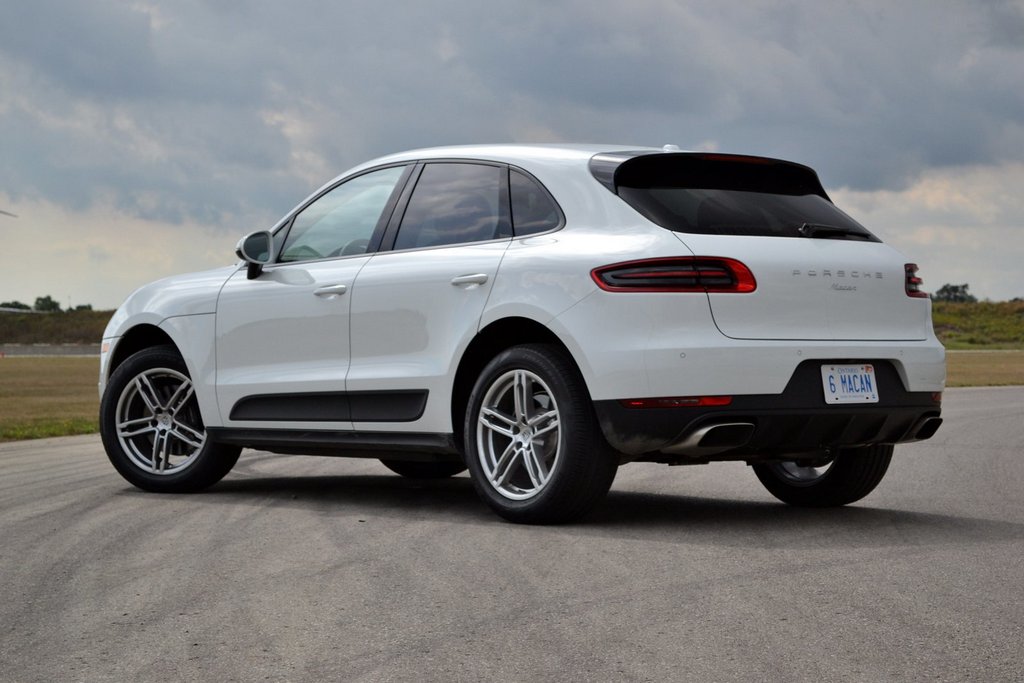 Primerjamo Porsche Cayenne in Porsche Macan