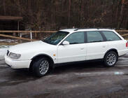 Audi A6 C4 1994–1997 Obrobe kolotekov (4 kosi, črne) fotografija 1