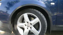 Audi A6 C5 1997–2001 Obrobe kolotekov (4 kosi, črne) fotografija 2