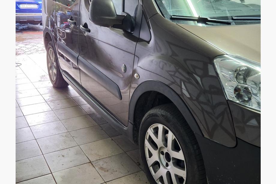 Citroen Berlingo 2008–2018 Obrobe kolotekov (4 kosi, črne) Fotografija 9