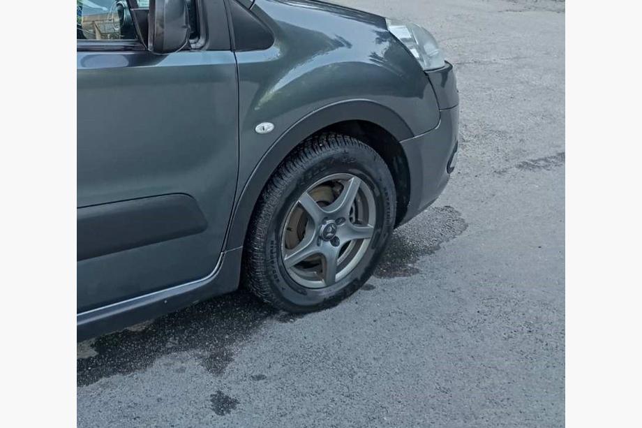 Citroen Berlingo 2008–2018 Obrobe kolotekov (4 kosi, črne) Fotografija 4