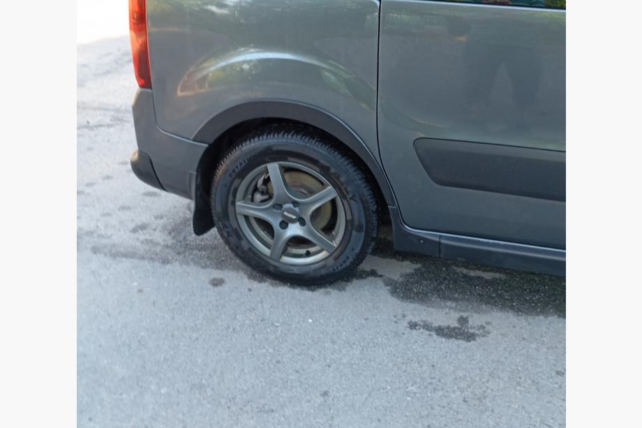 Citroen Berlingo 2008–2018 Obrobe kolotekov (4 kosi, črne) Fotografija 6