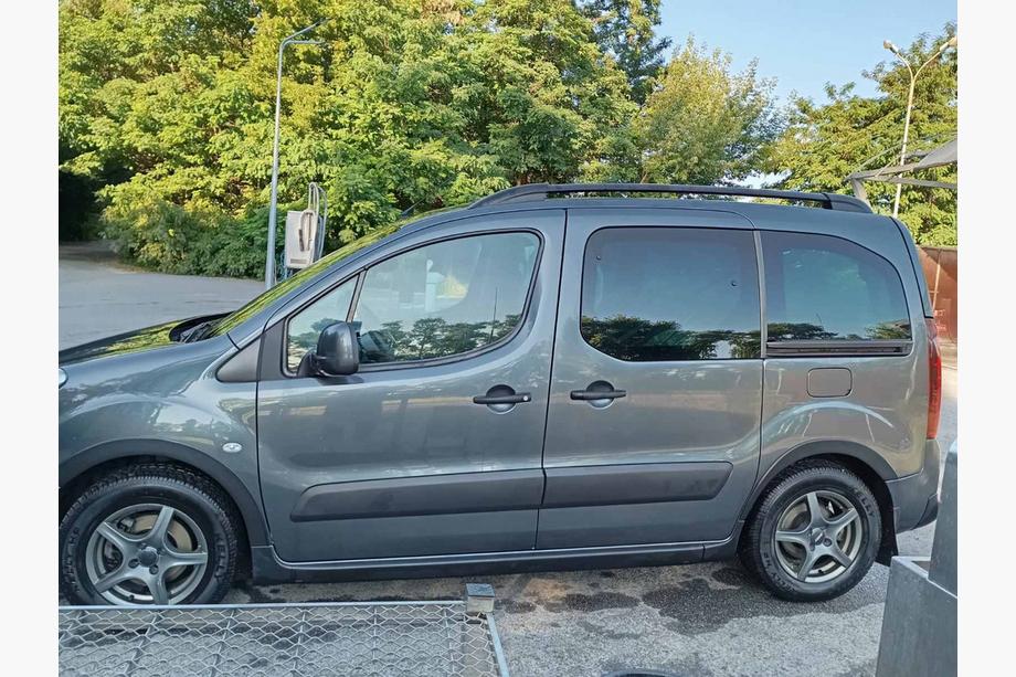 Citroen Berlingo 2008–2018 Obrobe kolotekov (4 kosi, črne) Fotografija 3