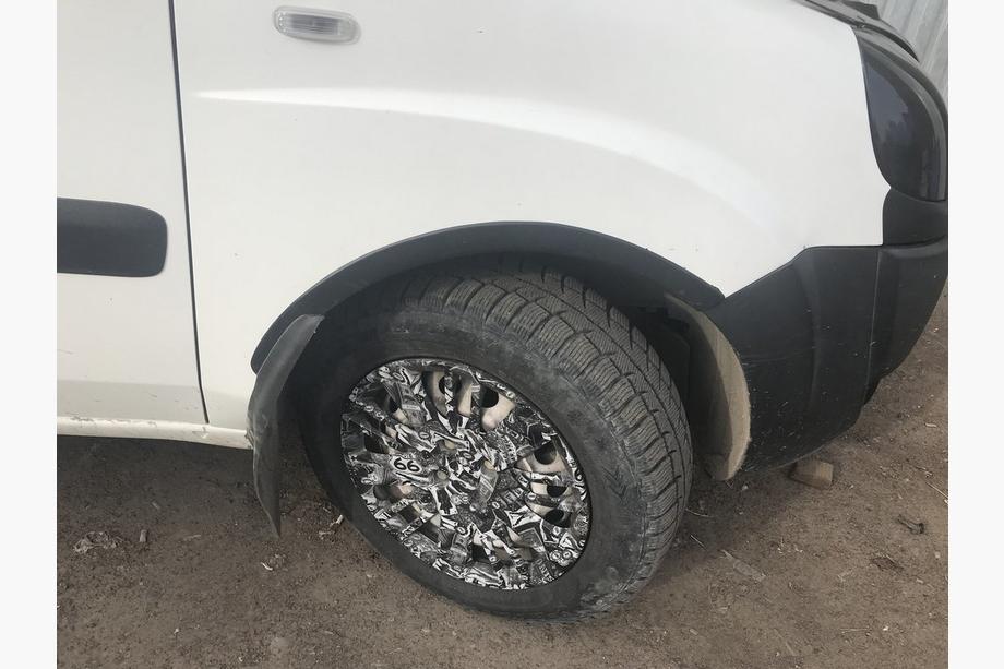 Fiat Doblo I 2005–2010 Obrobe kolotekov (4 kosi, črne) Fotografija 2