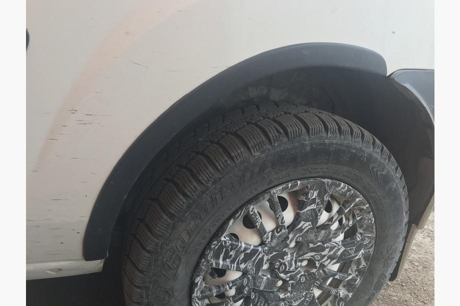 Fiat Doblo I 2005–2010 Obrobe kolotekov (4 kosi, črne) Fotografija 4