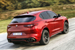 Pregled crossoverja Alfa Romeo Stelvio fotografija 3