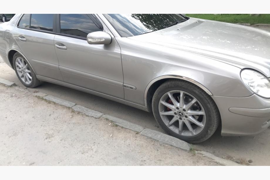 Mercedes E-class W211 2002–2009 Nerjaveče obrobe blatnikov (4 kosi) Fotografija 2