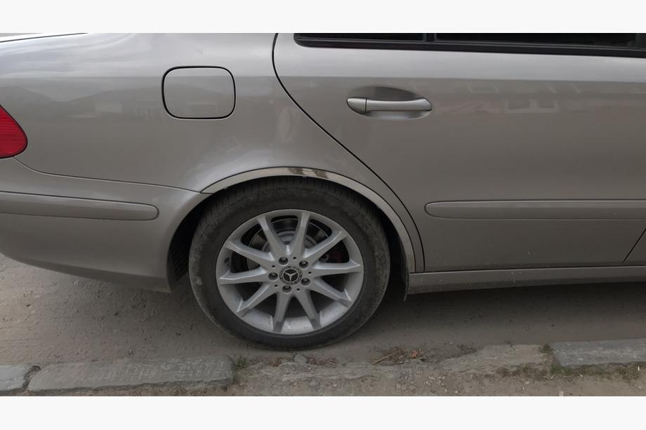 Mercedes E-class W211 2002–2009 Nerjaveče obrobe blatnikov (4 kosi) Fotografija 3