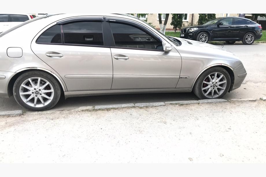 Mercedes E-class W211 2002–2009 Nerjaveče obrobe blatnikov (4 kosi) Fotografija 4