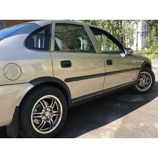 Obrobe kolotekov (4 kosi, črne) Opel Vectra B 1995–2002 fotografija 1