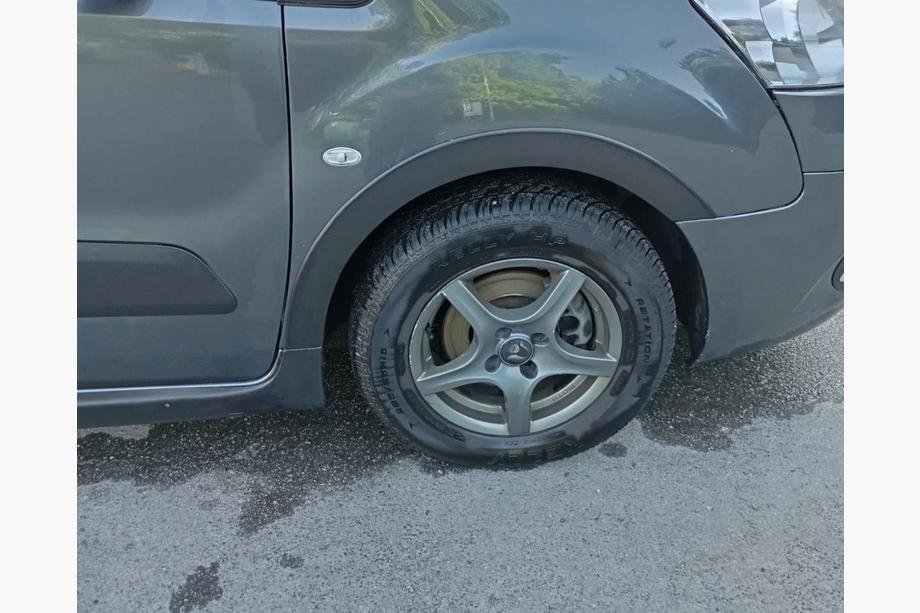Peugeot Partner Tepee 2008–2018 Obrobe kolotekov (4 kosi, črne) XTR, 2 bočna vrata, kovina Fotografija 7