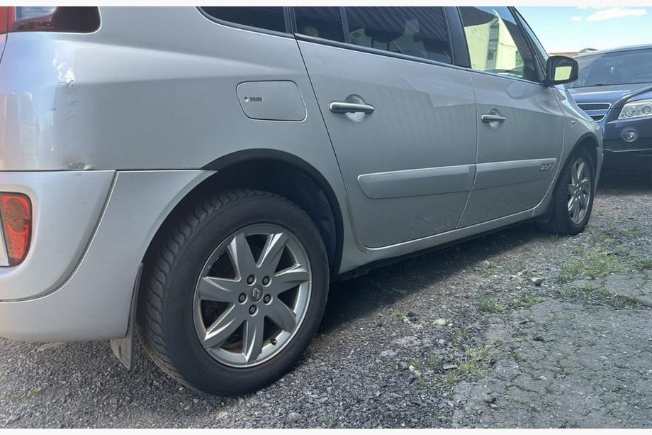 Renault Espace 2002–2014 Obrobe kolotekov (4 kosi, črne) Fotografija 2