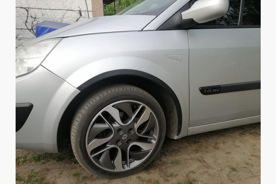 Renault Scenic/Grand 2003–2009 Obrobe kolotekov (4 kosi, črne) Image