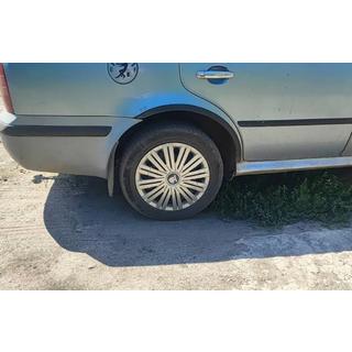 Obrobe kolotekov (4 kosi, črne) Skoda Octavia I Tour A4 1996–2010 fotografija 4