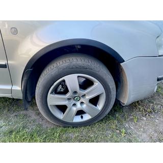 Obrobe kolotekov (4 kosi, črne) Skoda Superb 2001–2009 fotografija 2