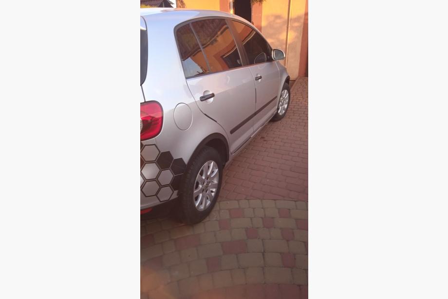 Volkswagen Golf Plus 2004–2014 Obrobe kolotekov (4 kosi, črne) Fotografija 6