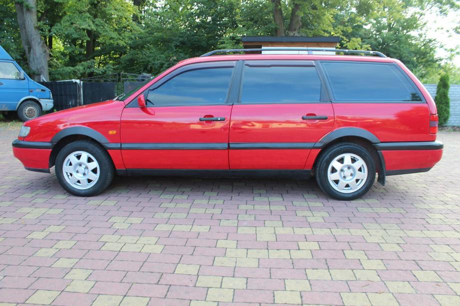 Volkswagen Passat B4 1993–1996 Obrobe kolotekov (4 kosi, črne) Fotografija 9