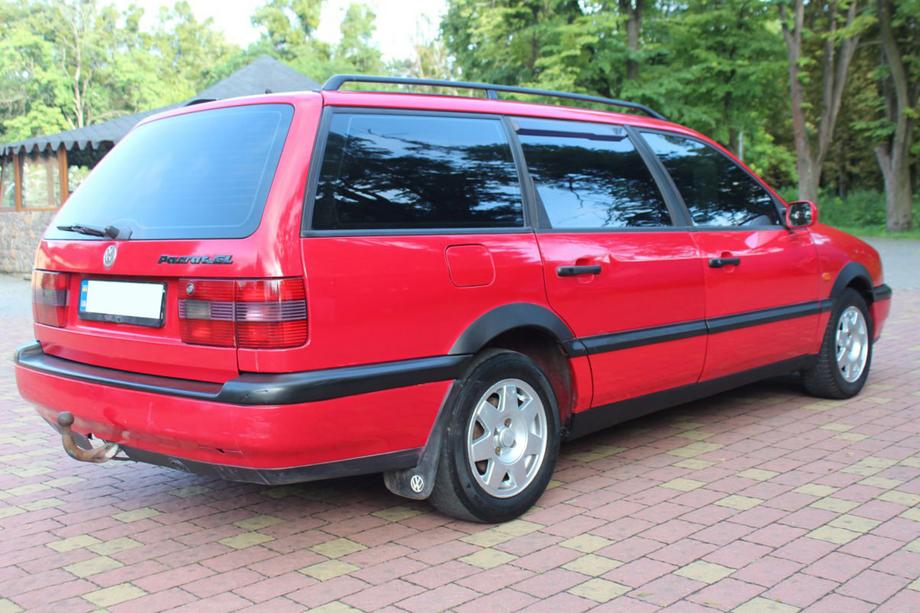 Volkswagen Passat B4 1993–1996 Obrobe kolotekov (4 kosi, črne) Fotografija 8