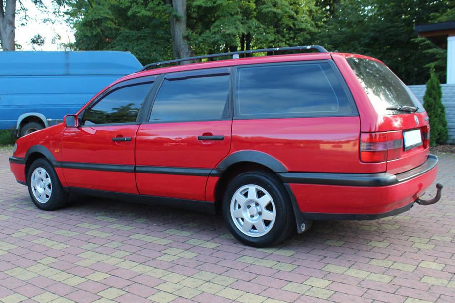 Volkswagen Passat B4 1993–1996 Obrobe kolotekov (4 kosi, črne) Fotografija 7