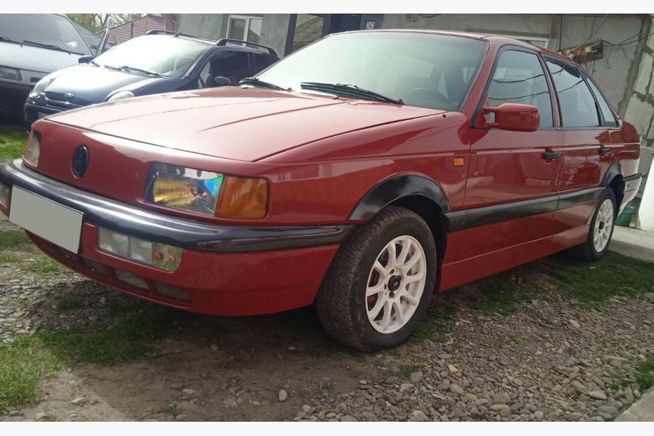 Volkswagen Passat B4 1993–1996 Obrobe kolotekov (4 kosi, črne) Fotografija 5