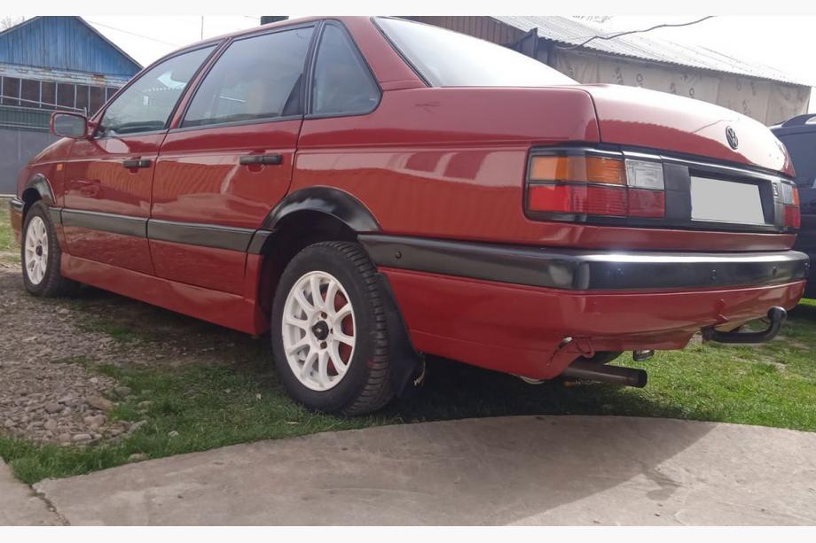 Volkswagen Passat B4 1993–1996 Obrobe kolotekov (4 kosi, črne) Fotografija 6