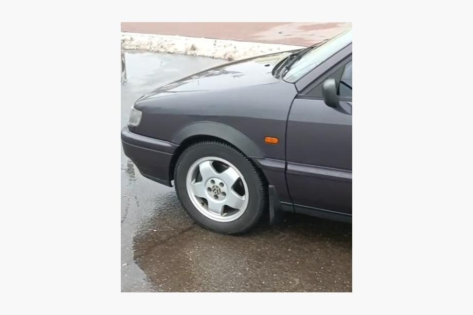 Volkswagen Passat B4 1993–1996 Obrobe kolotekov (4 kosi, črne) Fotografija 3