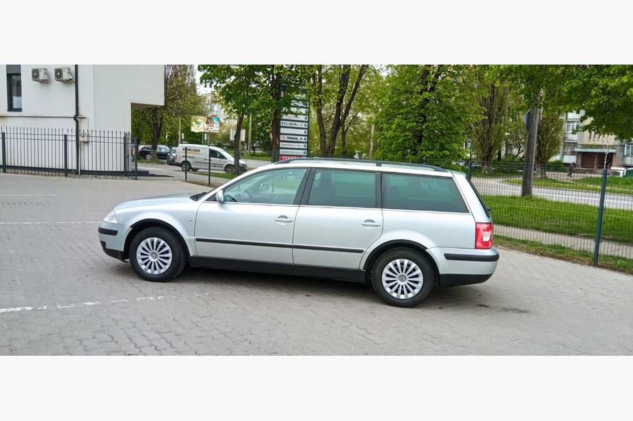 Volkswagen Passat B5 1997–2005 Obrobe kolotekov (4 kosi, črne) Limuzina, 2000-2006, ABS plastika Fotografija 4